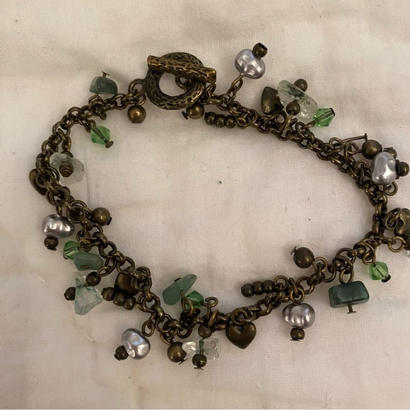 Bracelet with different shades of green stones with toggle clasp - Picture 1 of 5